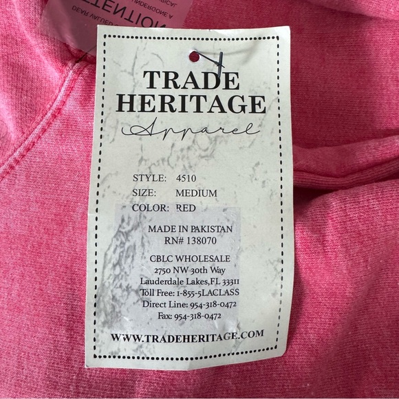 Heritage Pink Crew Neck Sweatshirt with "Outer Banks" Print Size Medium NWT - Picture 3 of 7